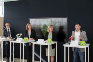 Pressefoto, BMK stärkt das Green Tech Valley, Oktober 2021 - mit Leonore Gewessler und Barbara Eibinger-Miedl