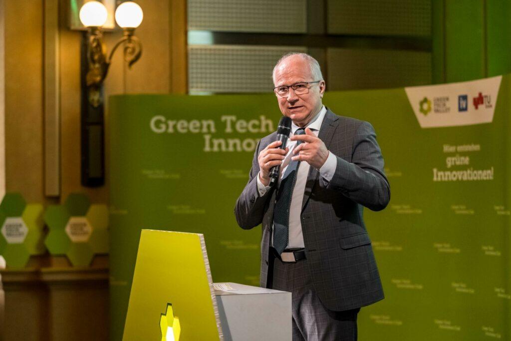 Green-Tech-Innovators-Club-0054-6557-scaled.jpg