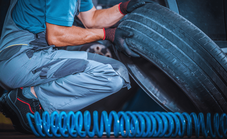 Laut dem Tire Industry Project des World Business Council for Sustainable Development (WBCSD) erreichen jedes Jahr rund eine Milliarde Reifen das Ende ihrer Nutzungsdauer -c- Canva.com