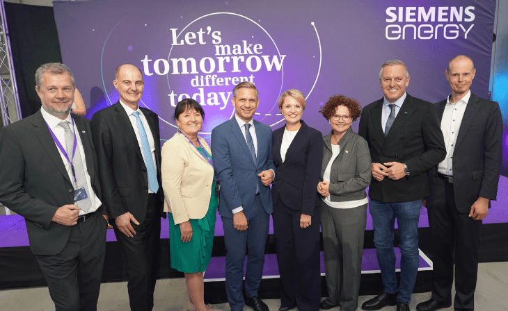 Siemens Energy Eröffnung in Wollsdorf: Aleš Prešern, Tim Oliver Holt, LH-Stv. Manuela Khom, Minister Wolfgang Hattmannsdorfer, Sabrina Manschek, Elisabeth Zehetner, LH Mario Kunasek und Bernhard Göß (v.l.) © Land Steiermark