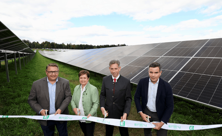 Eröffnung (v.l.n.r.): Martin Graf (Vorstand Energie Steiermark), Bürgermeisterin Waltraud Walch, Werner Ressi (Vorstand Energie Steiermark) sowie Richard König (CEO Enery), Fotocredit: Energie Steiermark
