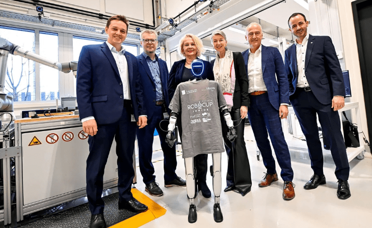 Forschungskooperationsvertrag Robotik & KI in Kärnten: JOANNEUM RESEARCH und Universität Klagenfurt, v.li.: Christian Oswald, Hubert Zangl, Ada Pellert, Gaby Schaunig, Heinz Mayer, Jan Steinbrener (c) JOANNEUM RESEARCH/Bauer