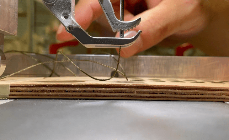 Vernähte Holzlaminate sind bei Schälbelastungen wesentlich robuster. Bildquelle: W.E.I.Z.