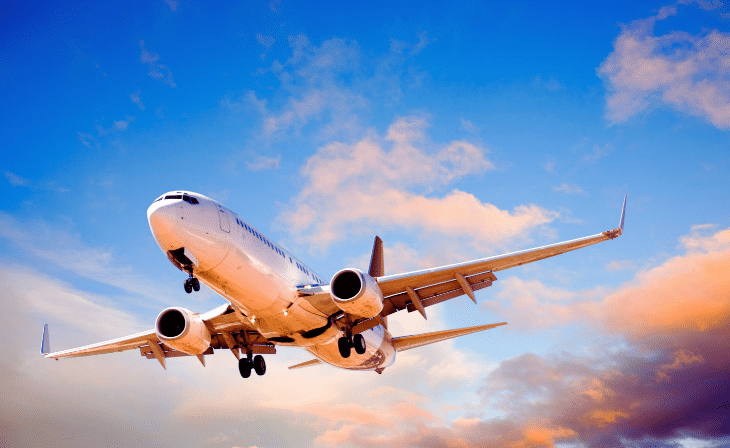 Flugzeug über den Wolken_Sujetbild (c) Canva
