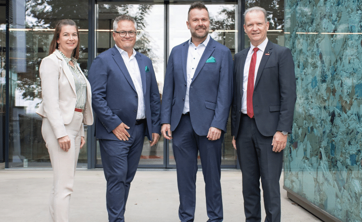 v.l.n.r.: Stefanie Köberl, Segmentleiterin Österreich Saubermacher; Martin Kladensky, QUABUS; Christoph Hofstadler, Geschäftsführer QUABUS; Manfred König, Geschäftsleiter Kanal Saubermacher (c) Saubermacher